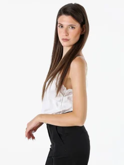 Solada Top donna effetto raso con scollo in pizzo e spalline strette - bianco