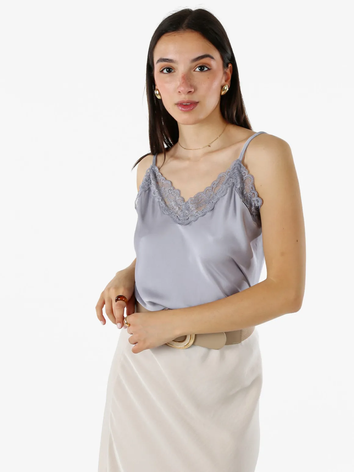 Solada Top donna effetto raso con scollo in pizzo e spalline strette - grigio