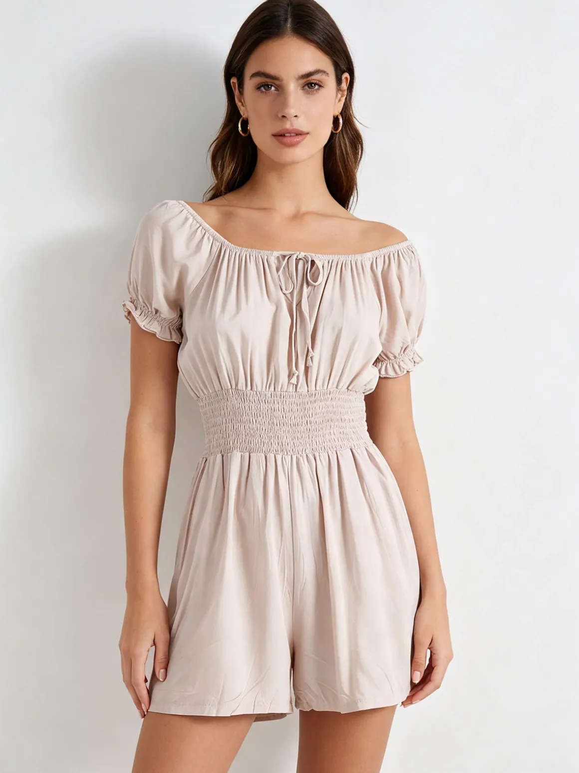 Solada Tuta jumpsuite corta da donna con scollo a barca - beige