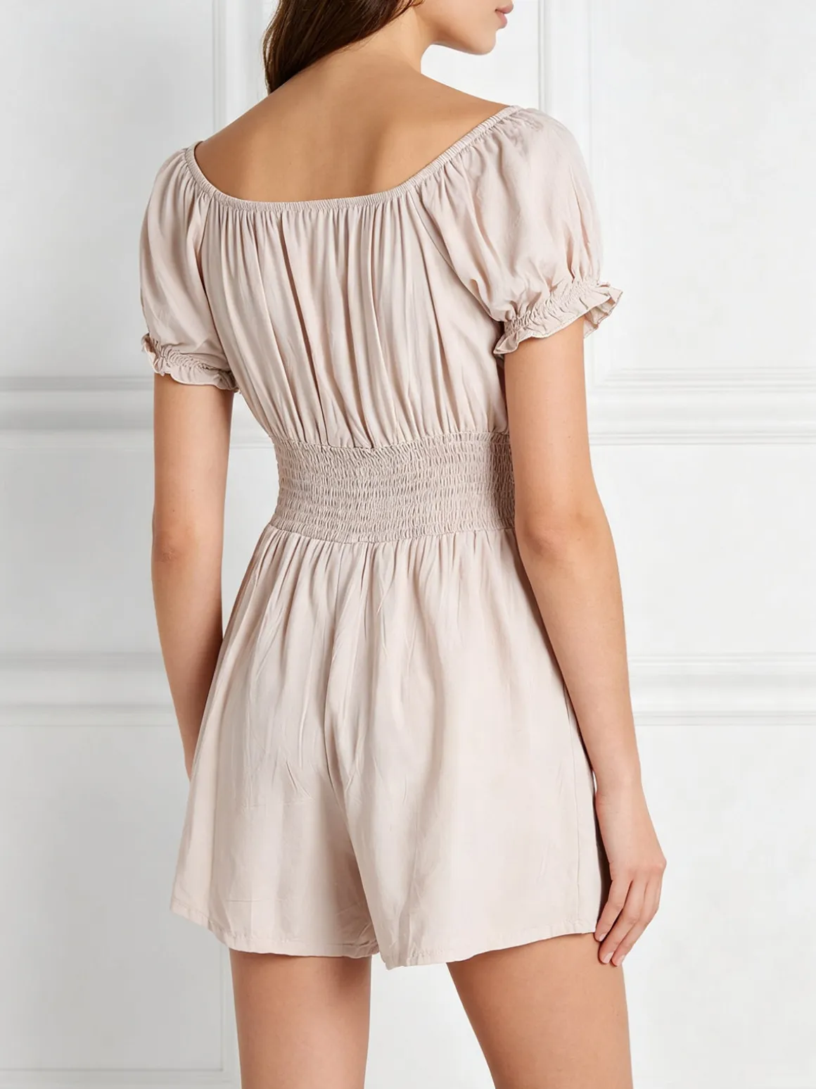 Solada Tuta jumpsuite corta da donna con scollo a barca - beige