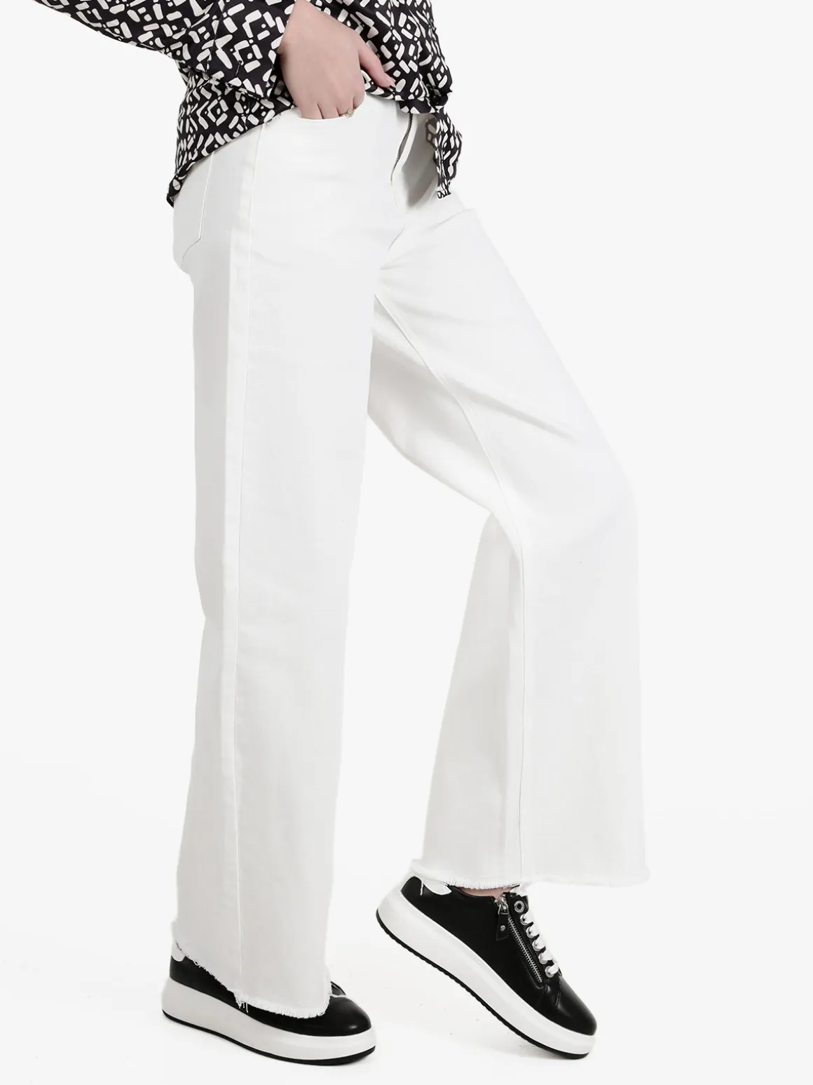Vale Denim Jeans donna bianco wide leg con finale sfrangiato