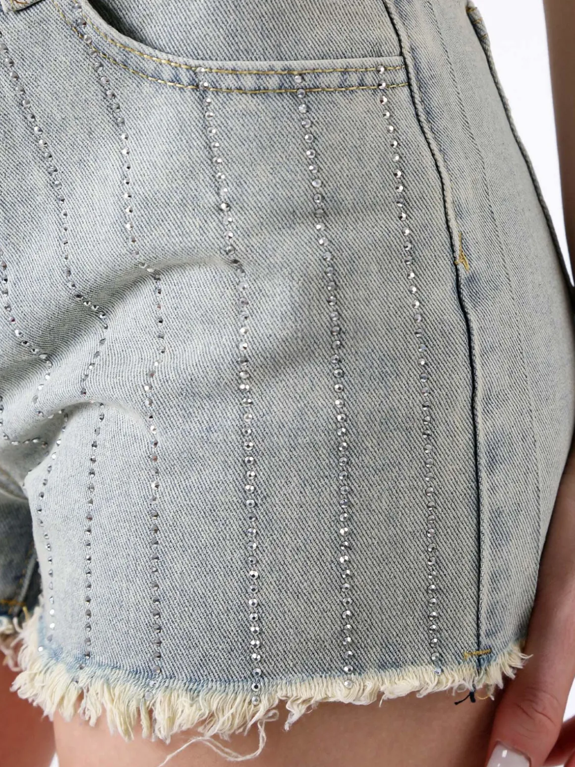 Vanita Shorts in jeans da donna con microborchie sfrangiati sul finale - jeans