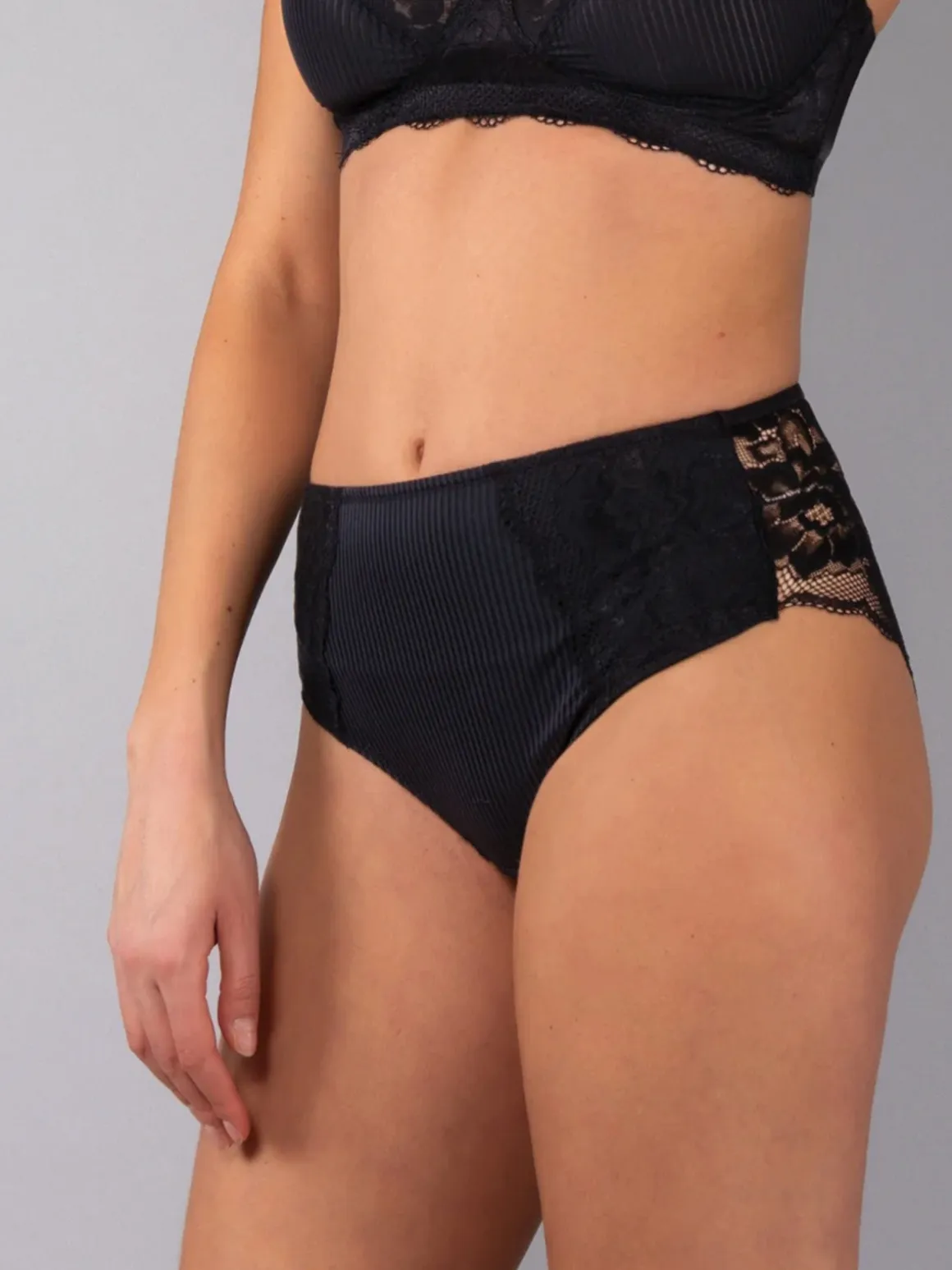 Verde Veronica AR35 Slip alto da donna con pizzo - nero