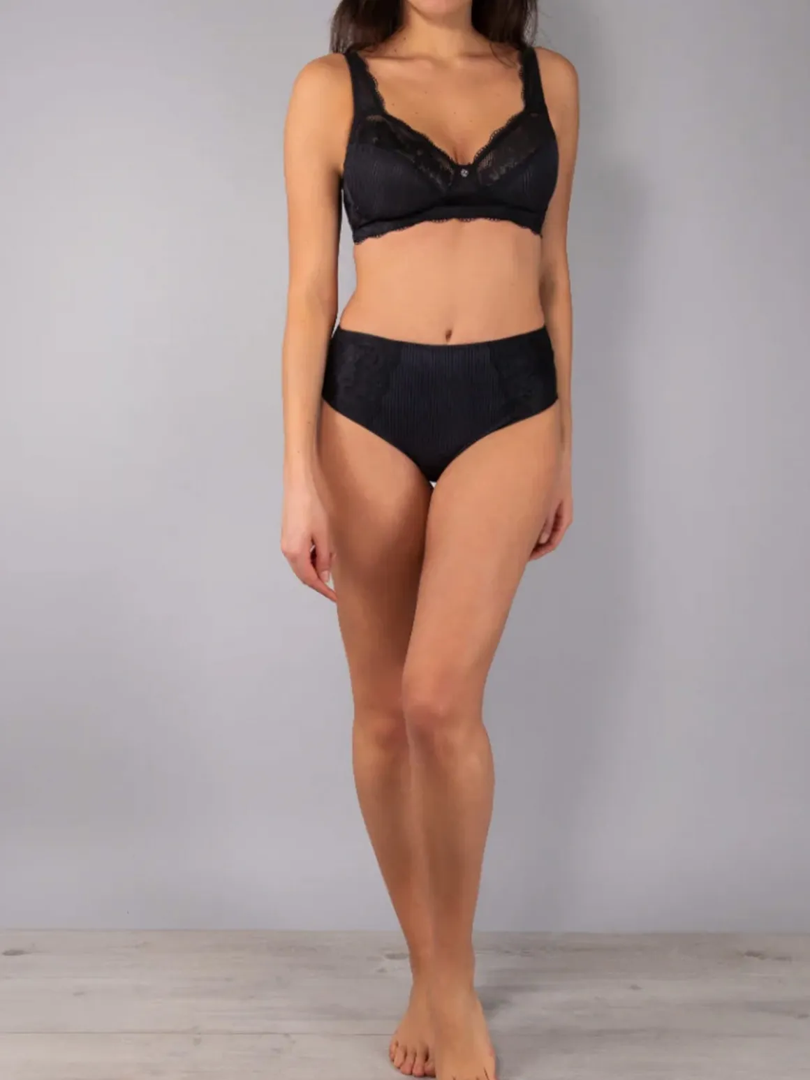 Verde Veronica AR35 Slip alto da donna con pizzo - nero