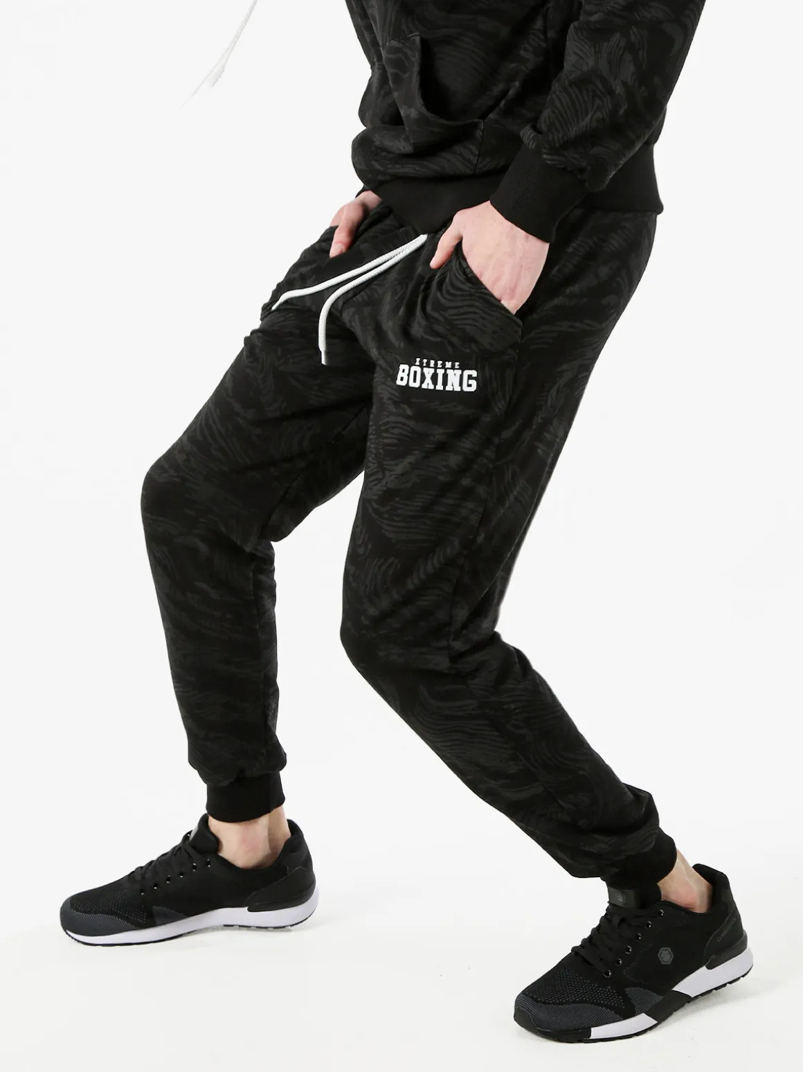 Xtreme Boxing Pantaloni tuta da uomo in cotone con stampe e polsini - nero